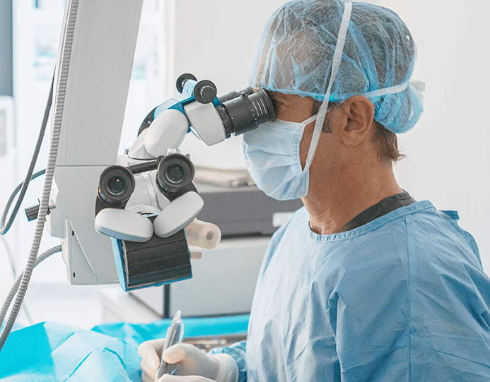 미세현미경을 이용한 치근단절제