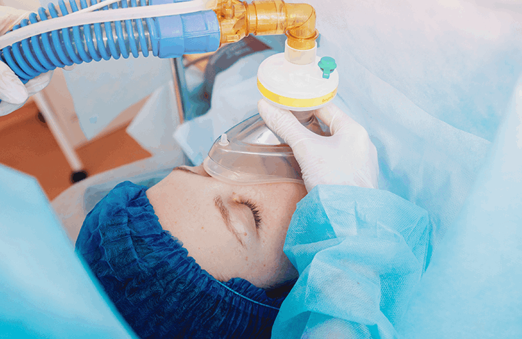 수면진정법 혹은 전신마취